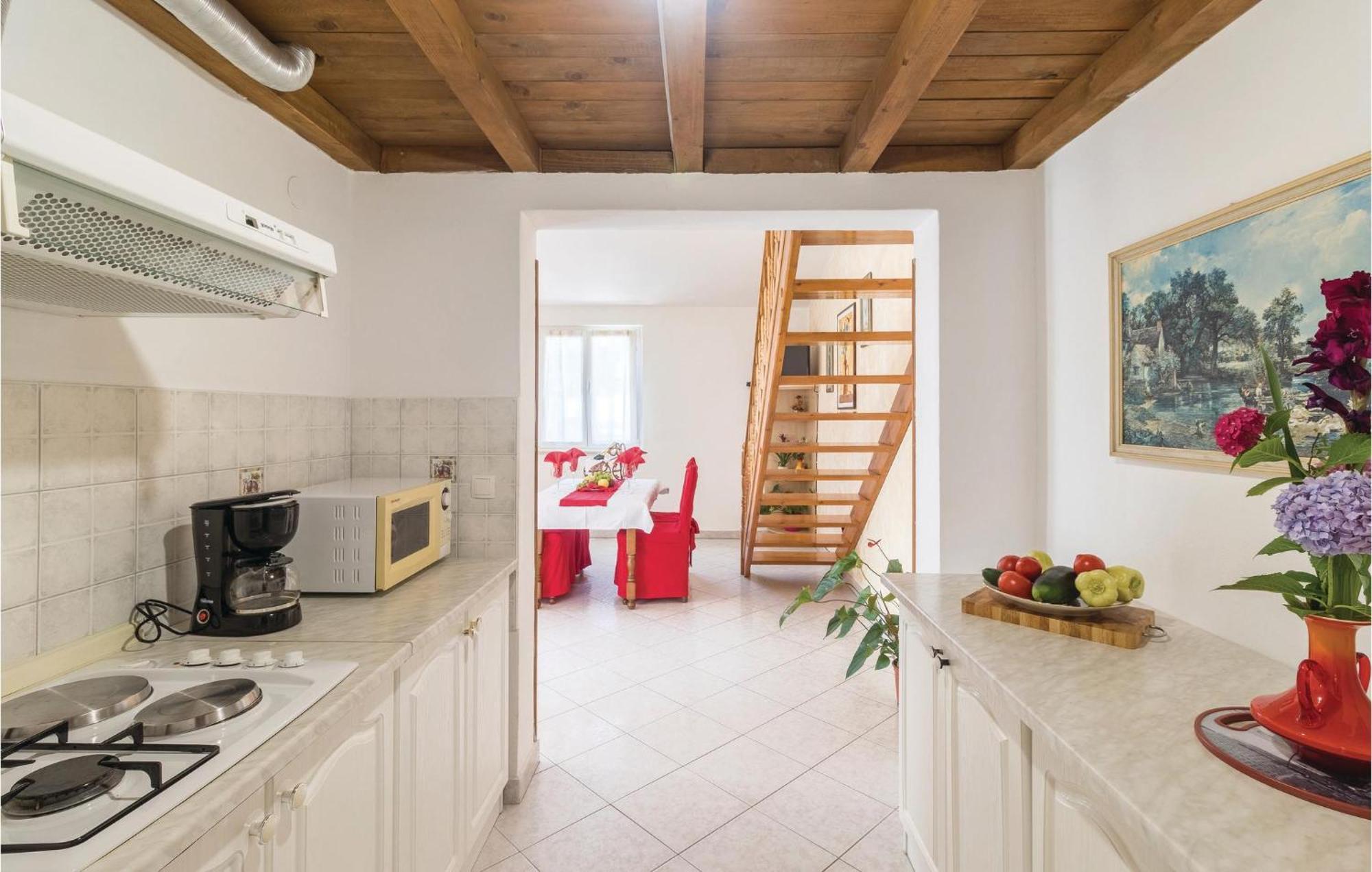 2 Bedroom Amazing Home In プーラ エクステリア 写真