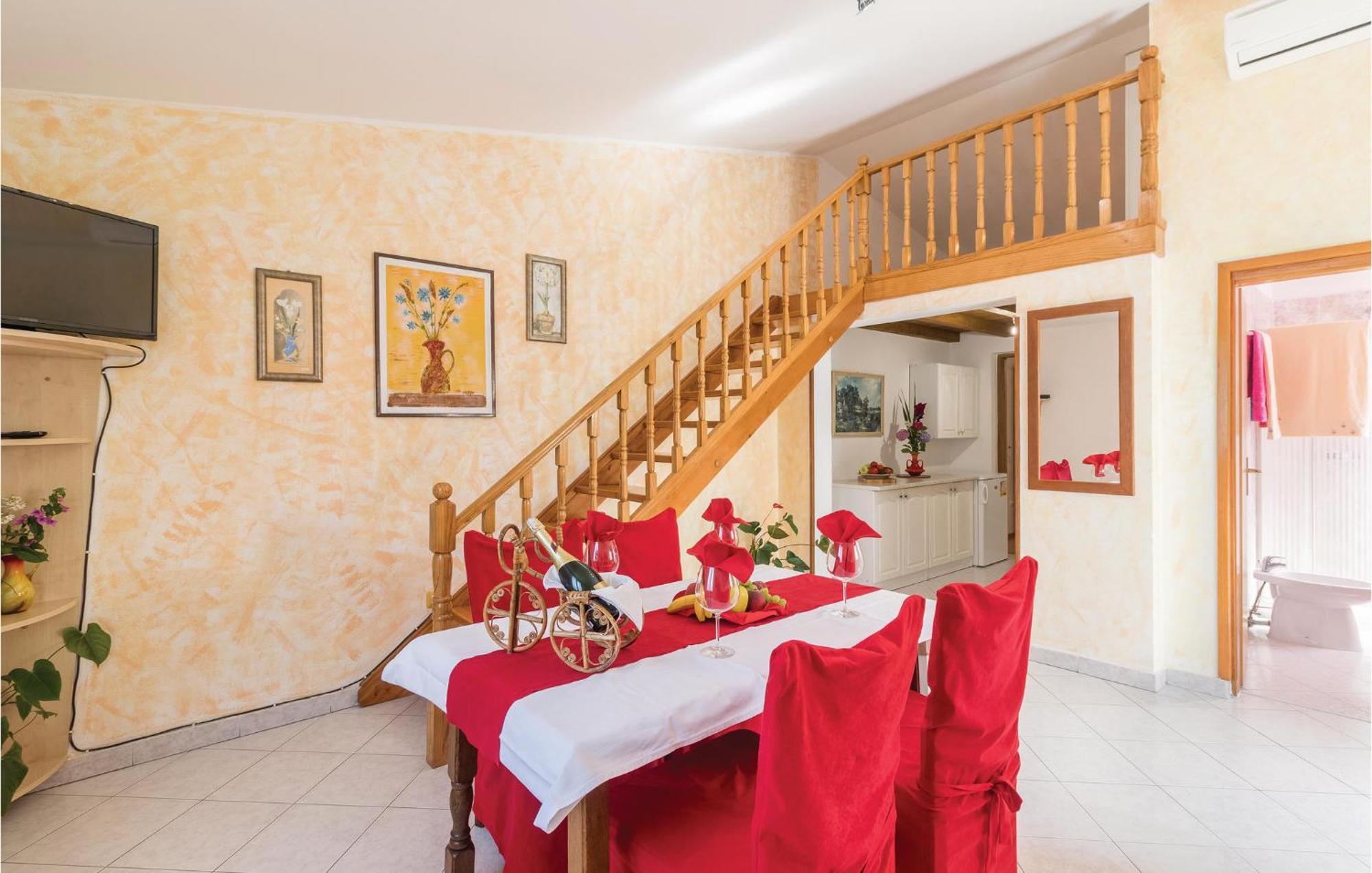2 Bedroom Amazing Home In プーラ エクステリア 写真